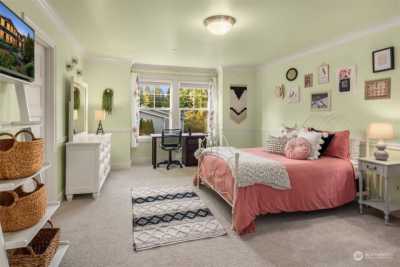 Home For Sale in Medina, Washington