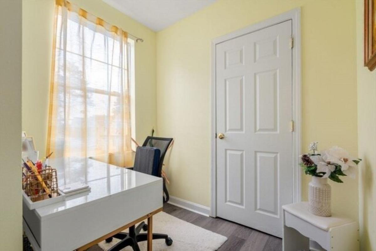 Picture of Home For Sale in Attleboro, Massachusetts, United States