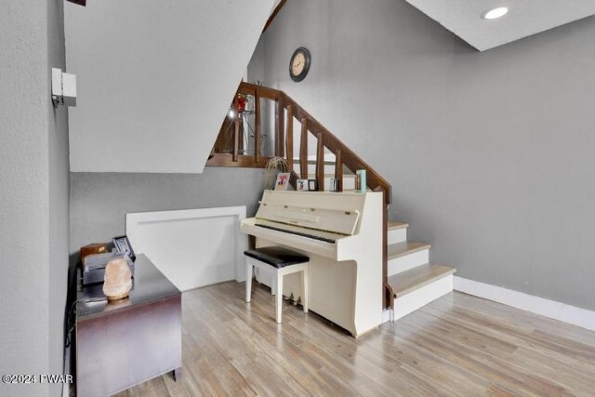 Picture of Home For Sale in Honesdale, Pennsylvania, United States