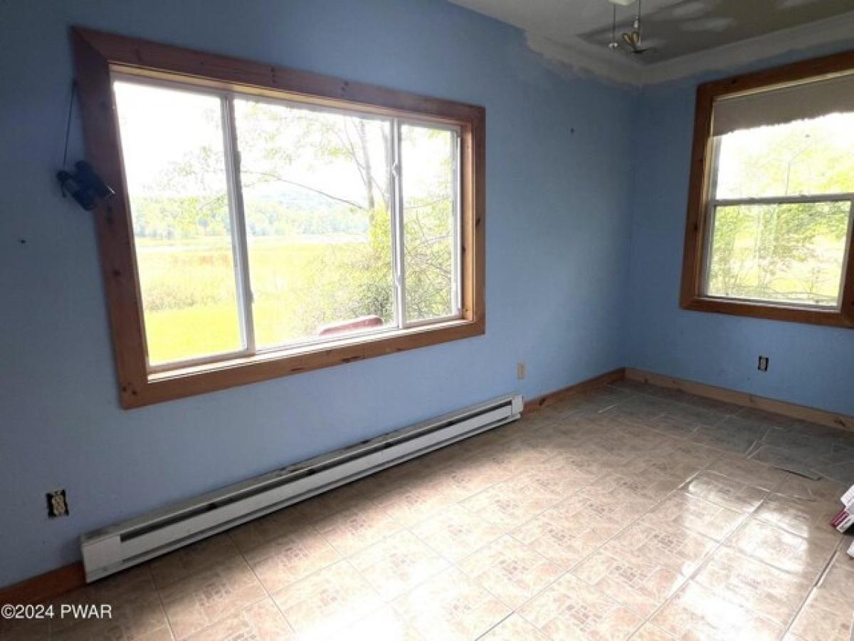 Picture of Home For Sale in Honesdale, Pennsylvania, United States