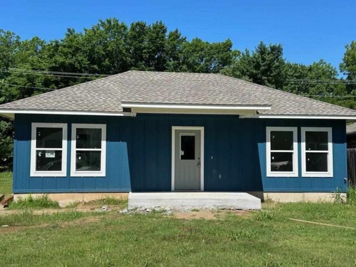 Picture of Home For Sale in Blackwell, Oklahoma, United States