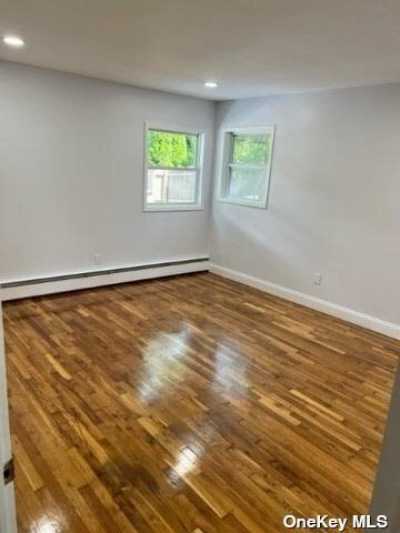 Home For Sale in Dix Hills, New York