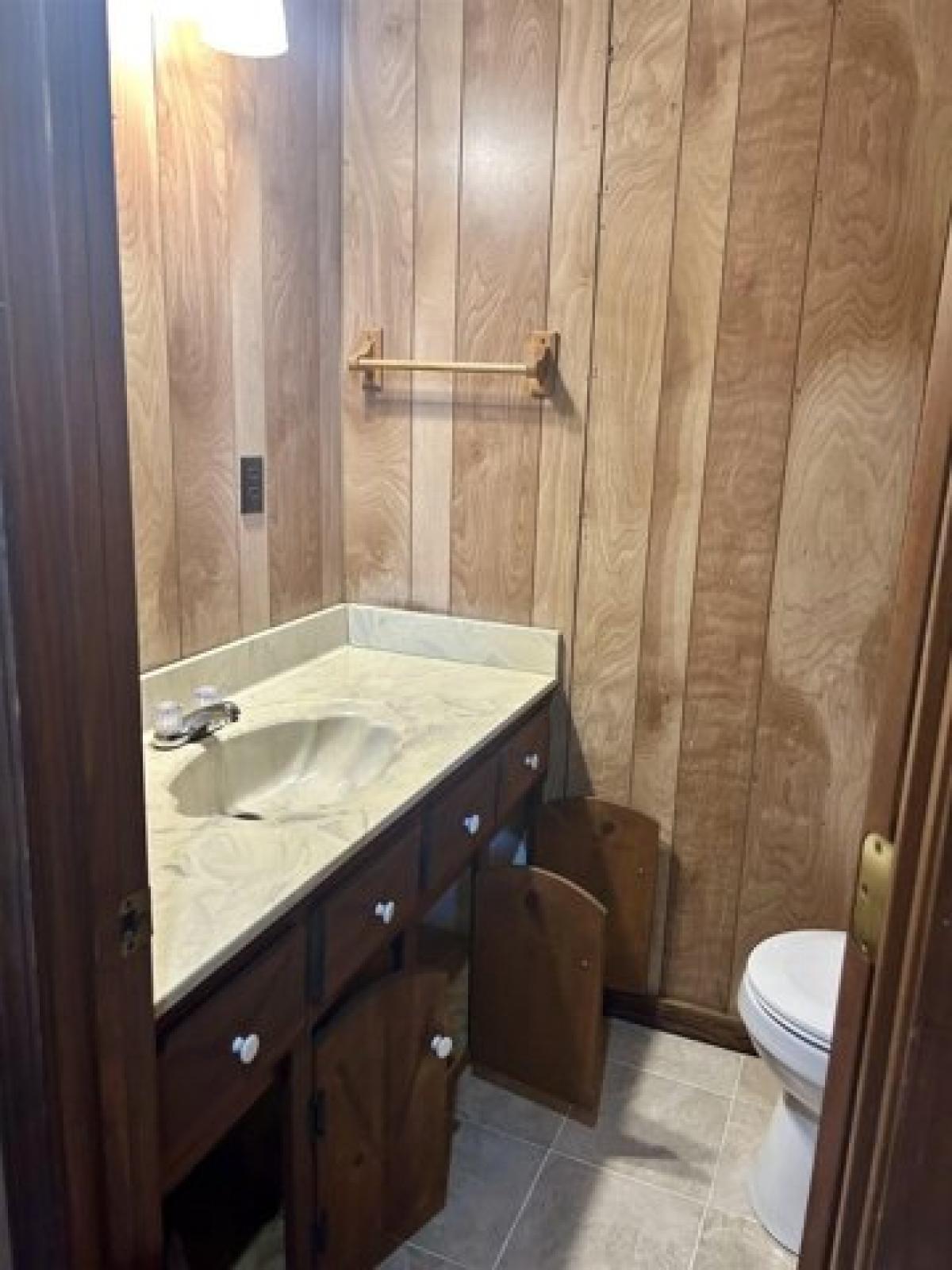 Picture of Home For Sale in Tuscumbia, Alabama, United States