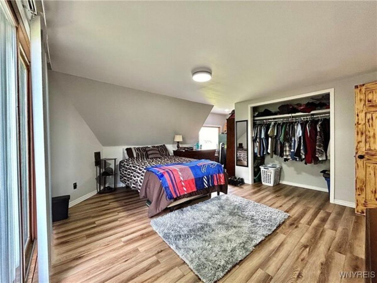 Picture of Home For Sale in Delevan, New York, United States