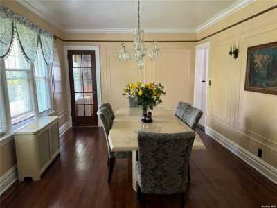 Home For Sale in Floral Park, New York