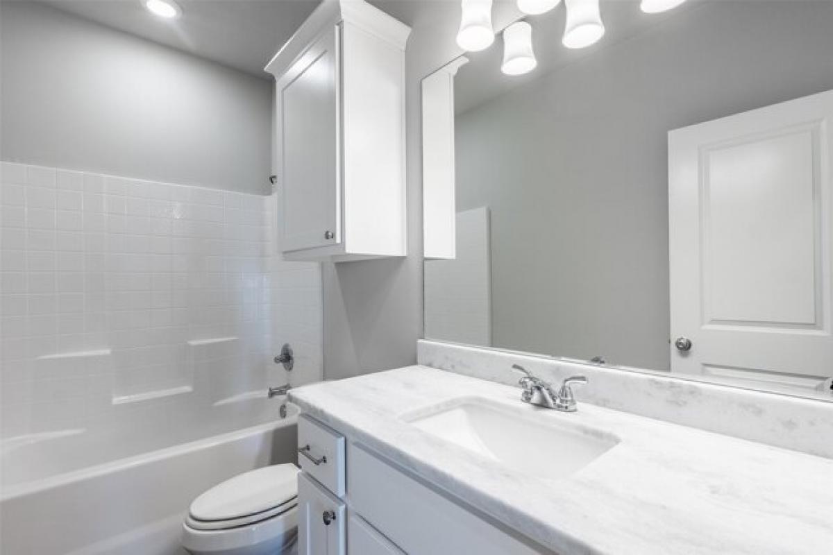 Picture of Home For Sale in Snook, Texas, United States