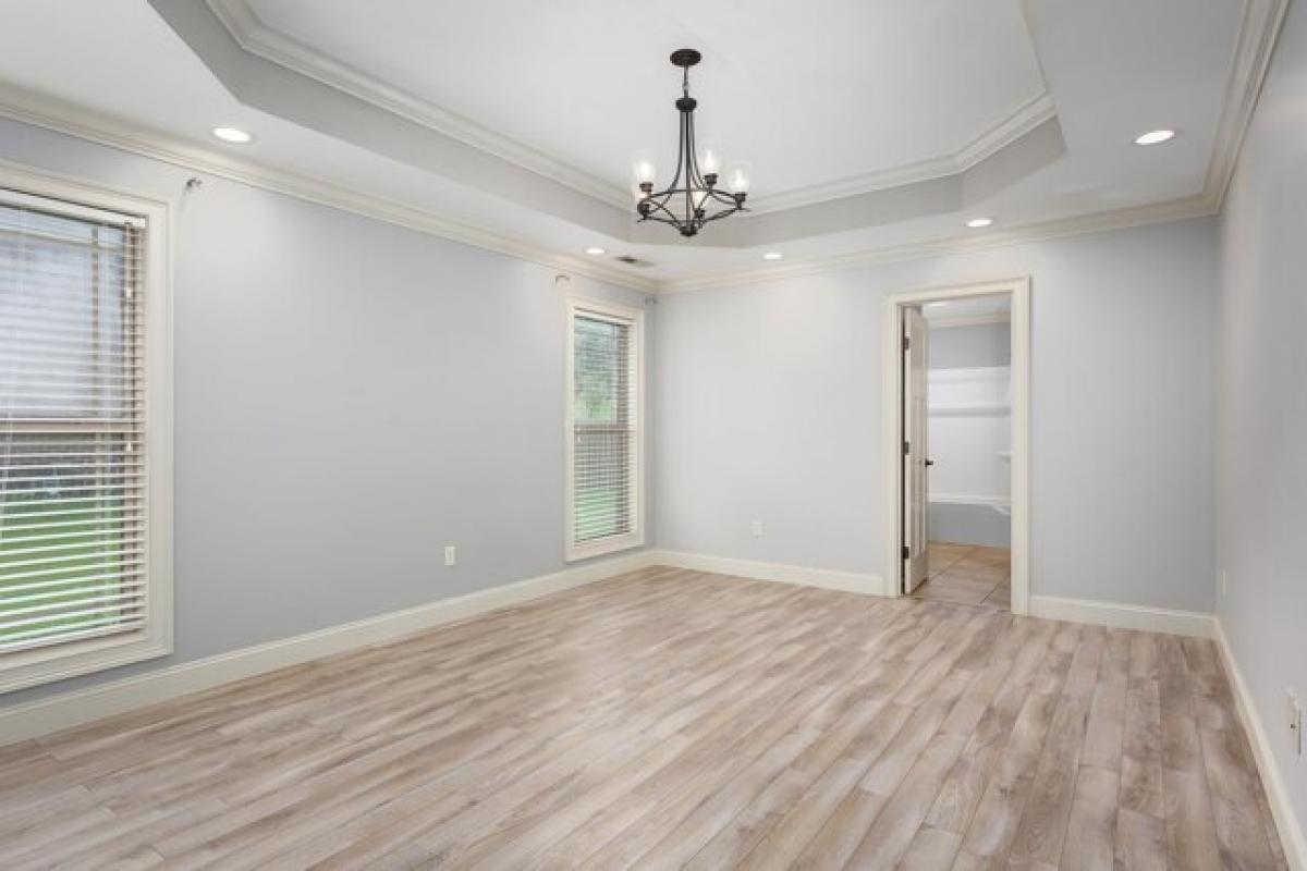 Picture of Home For Sale in Killen, Alabama, United States