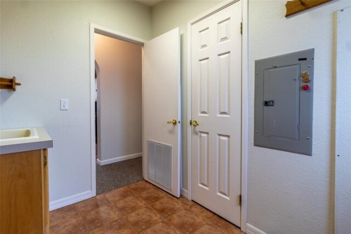 Picture of Home For Sale in Polson, Montana, United States