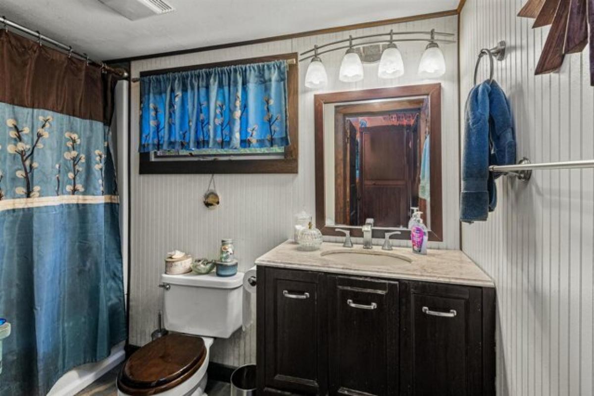 Picture of Home For Sale in Stowe, Vermont, United States