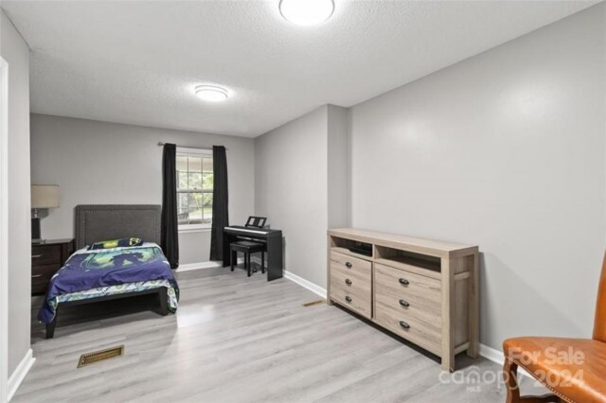 Picture of Home For Sale in Indian Trail, North Carolina, United States