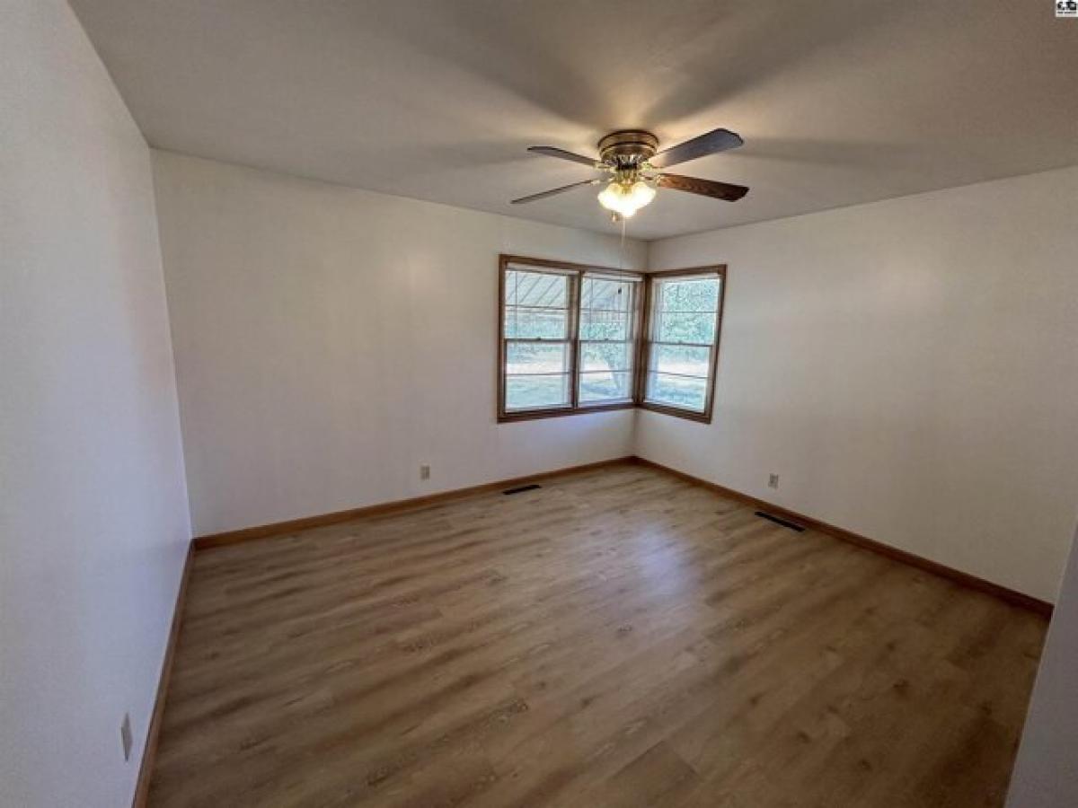 Picture of Home For Sale in Arlington, Kansas, United States