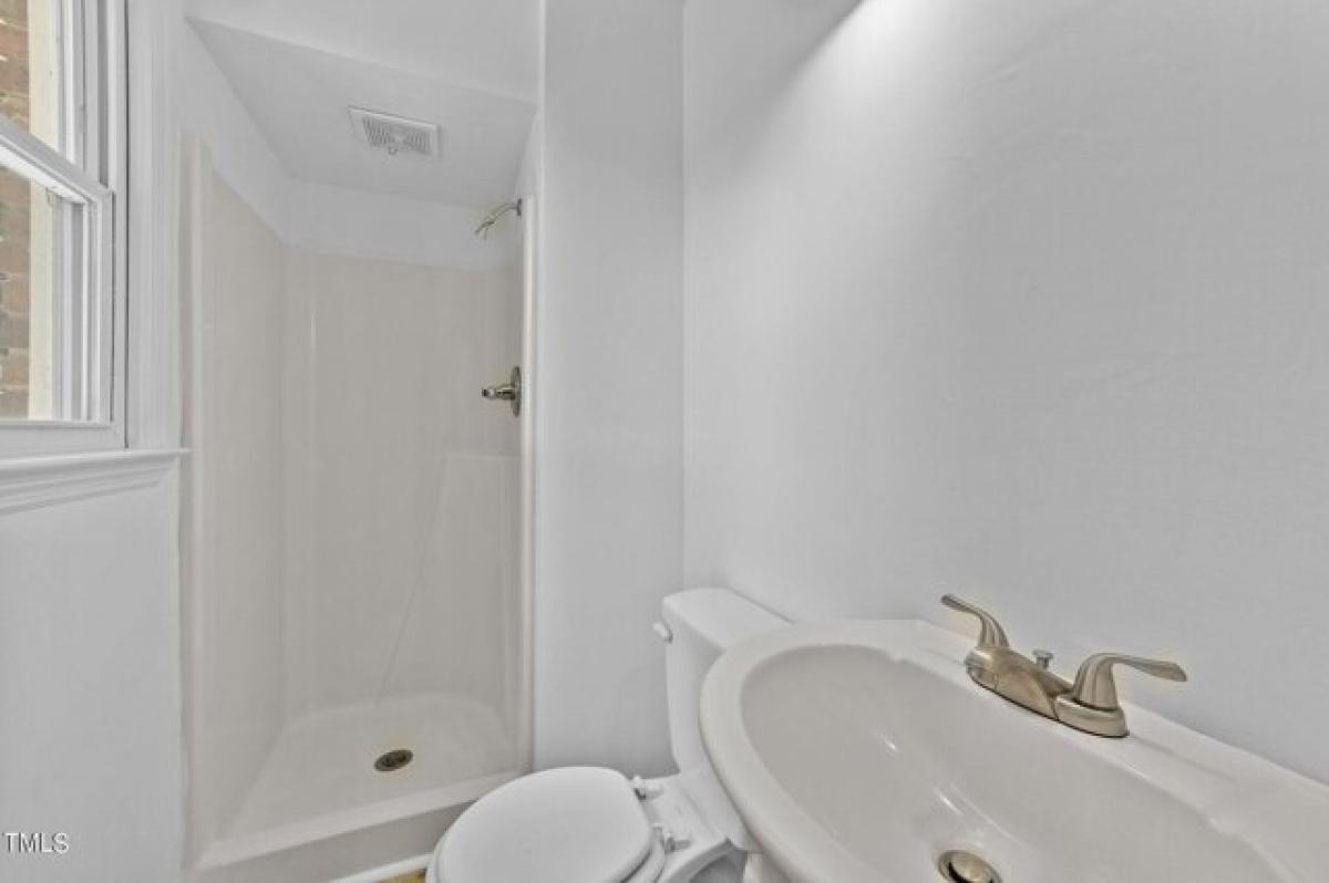 Picture of Home For Sale in Coats, North Carolina, United States