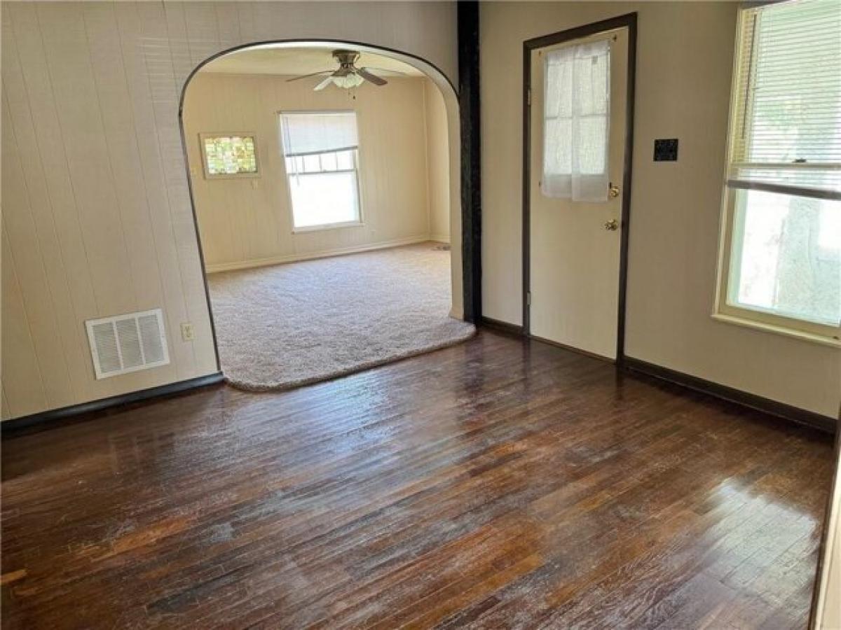 Picture of Home For Sale in Parsons, Kansas, United States