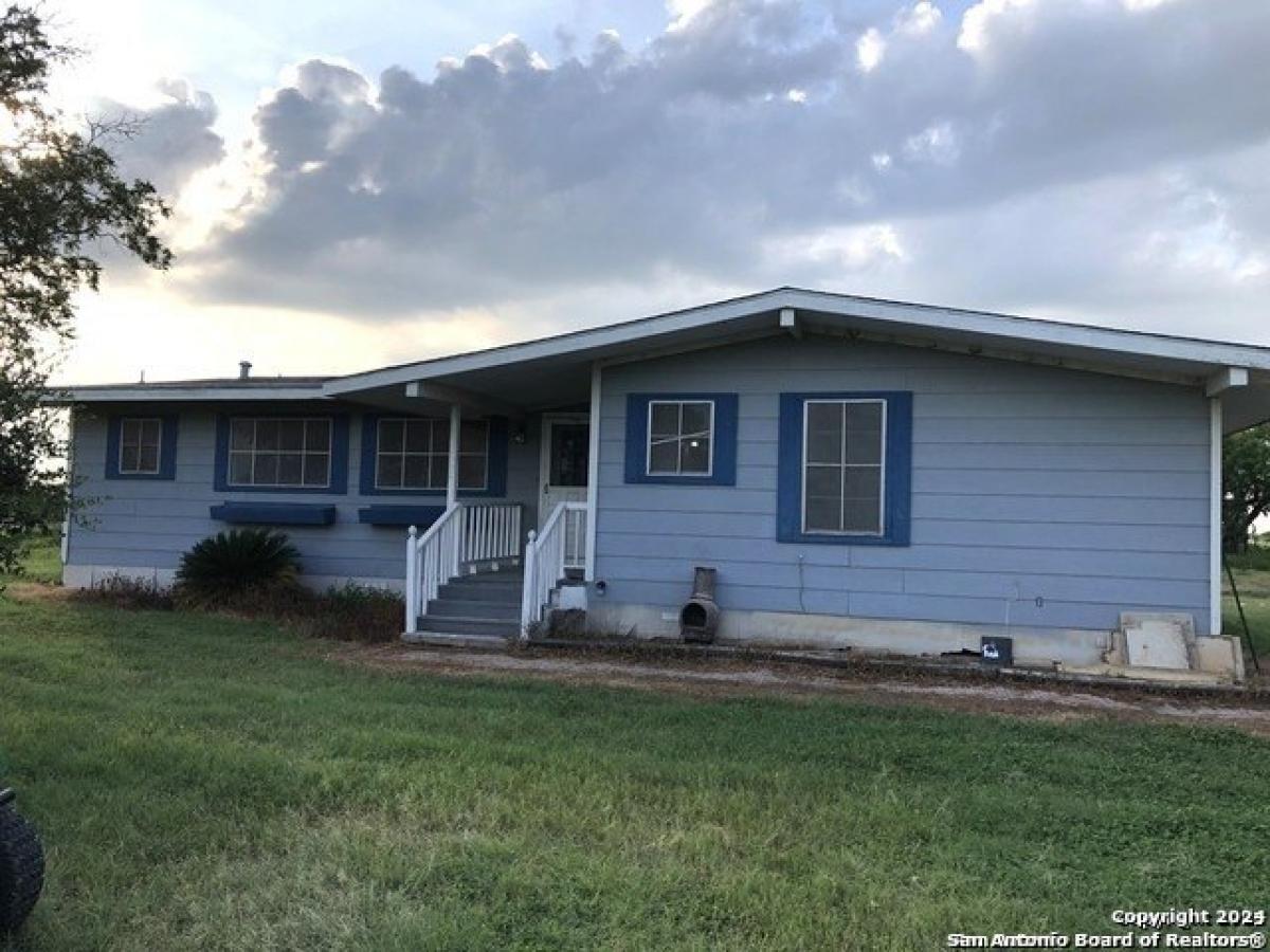 Picture of Home For Rent in Falls City, Texas, United States