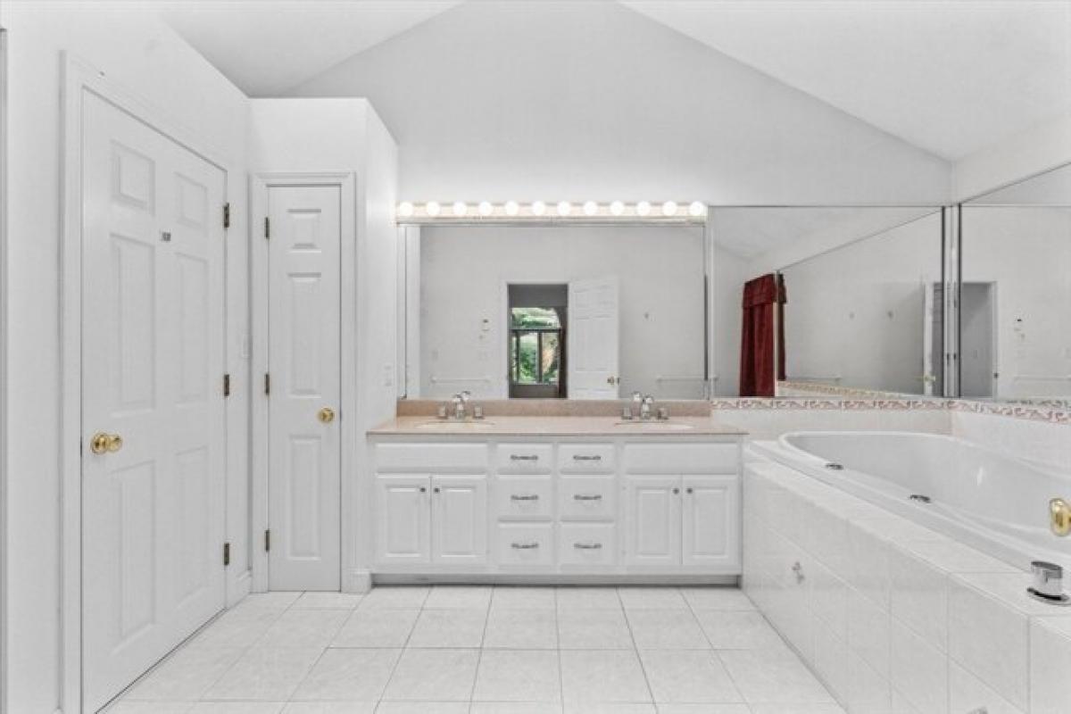 Picture of Home For Sale in Boxford, Massachusetts, United States