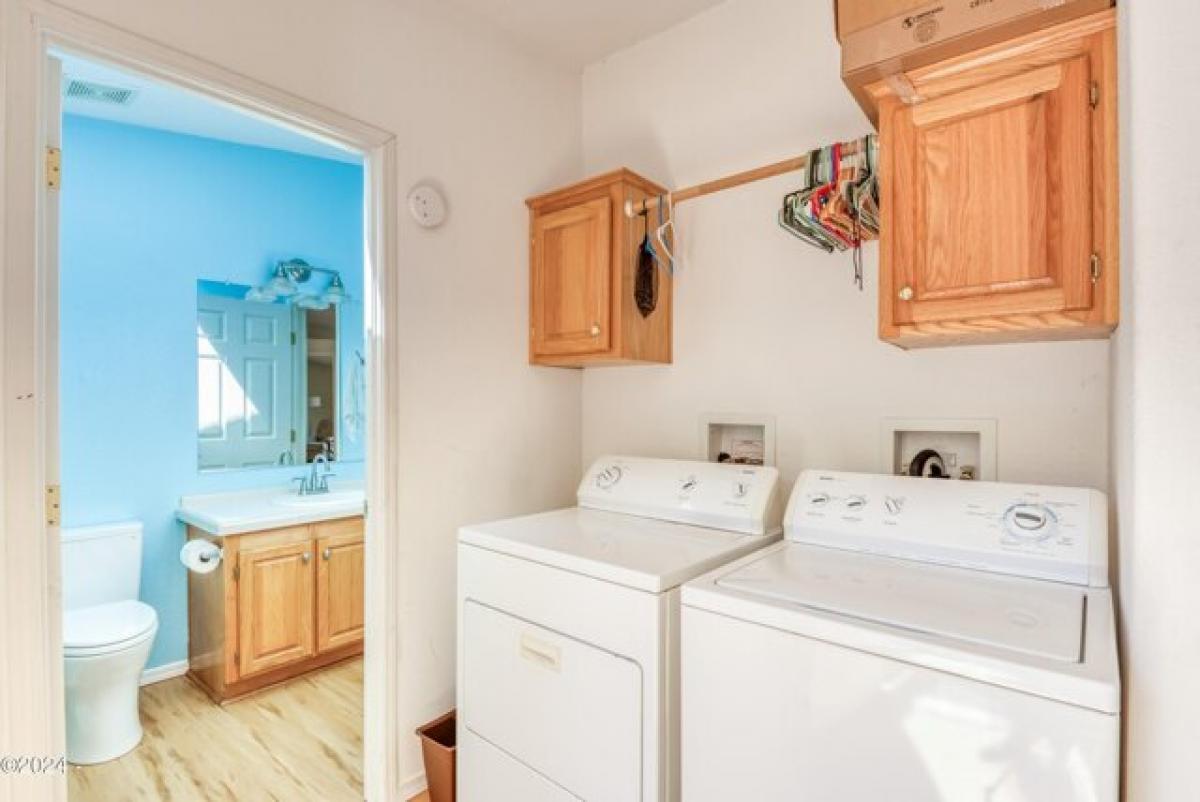 Picture of Home For Sale in Newport, Oregon, United States