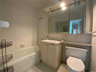 Home For Sale in Floral Park, New York