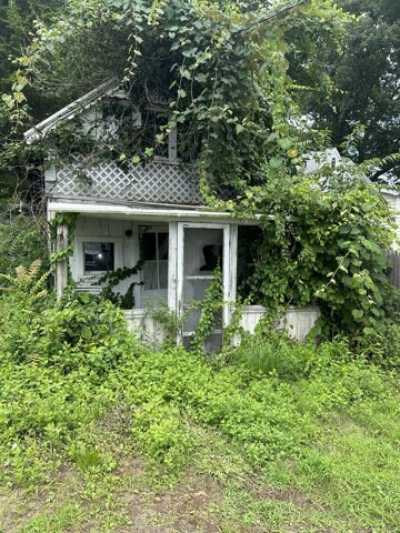 Home For Sale in Branford, Connecticut