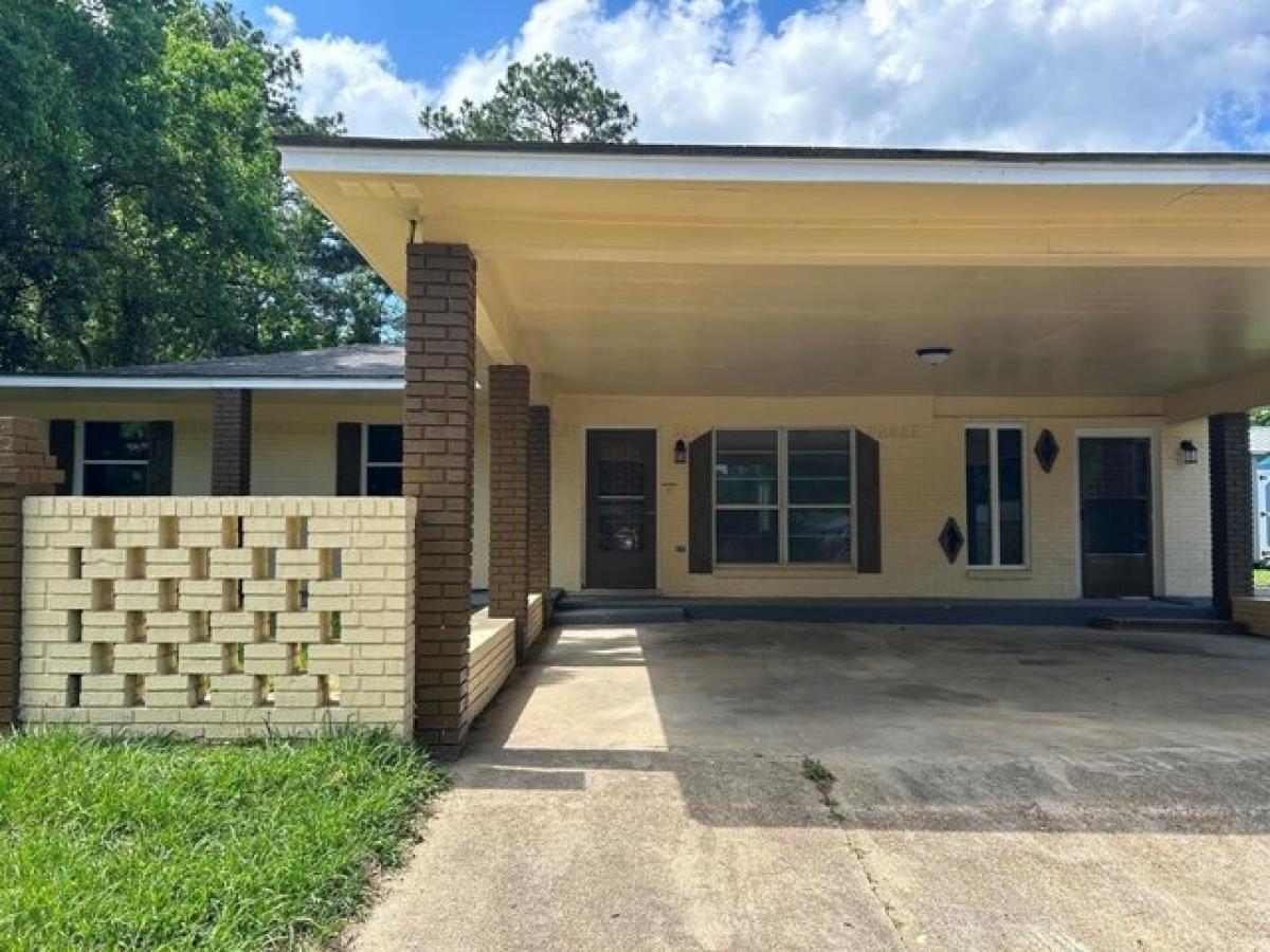 Picture of Home For Sale in McComb, Mississippi, United States