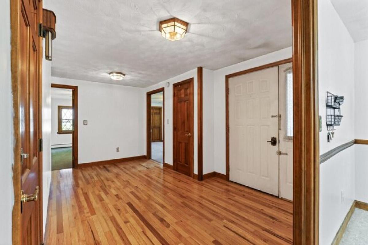 Picture of Home For Sale in Vassalboro, Maine, United States