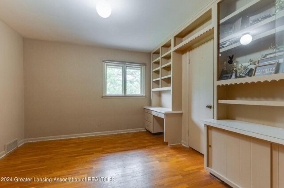 Picture of Home For Sale in Okemos, Michigan, United States