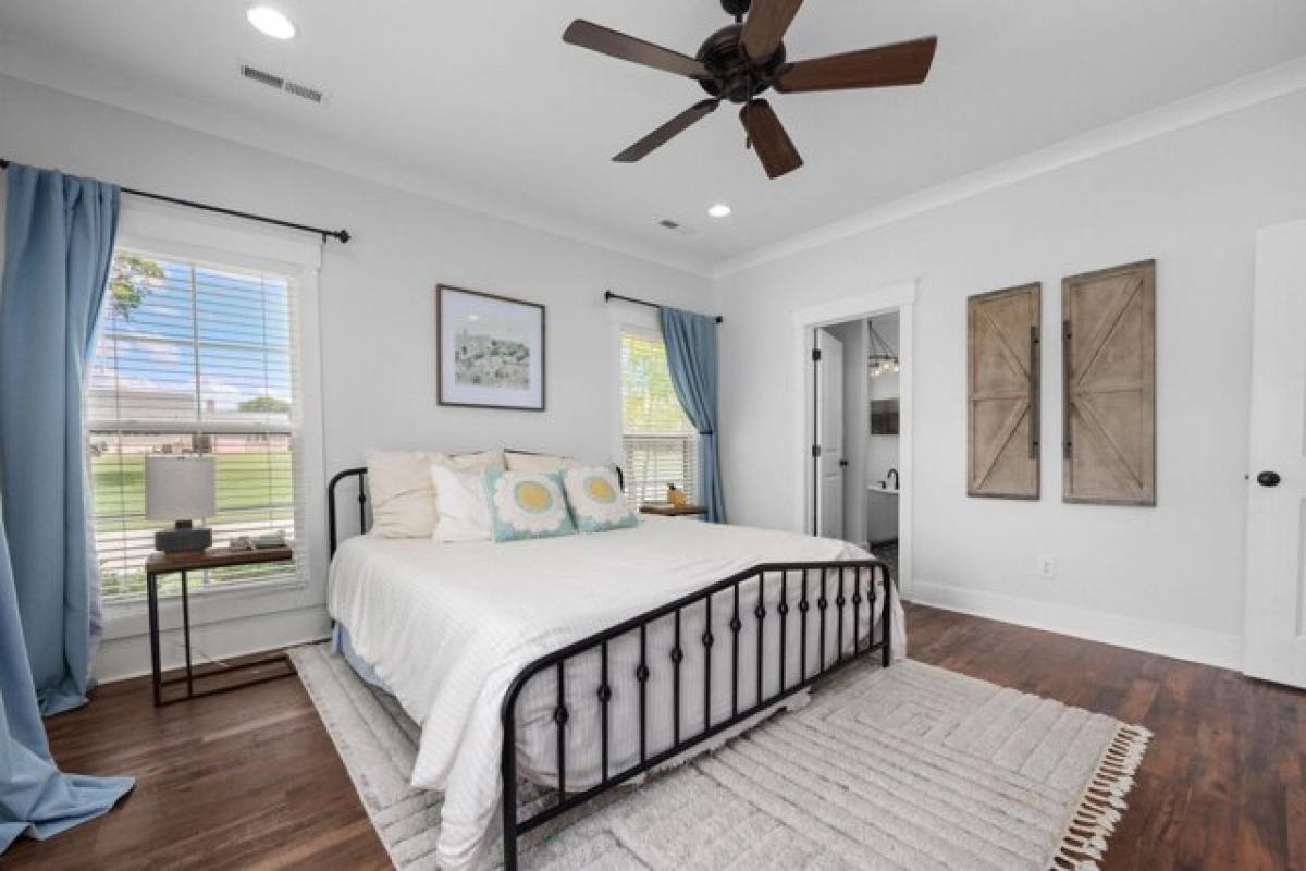 Picture of Home For Sale in Tuscumbia, Alabama, United States