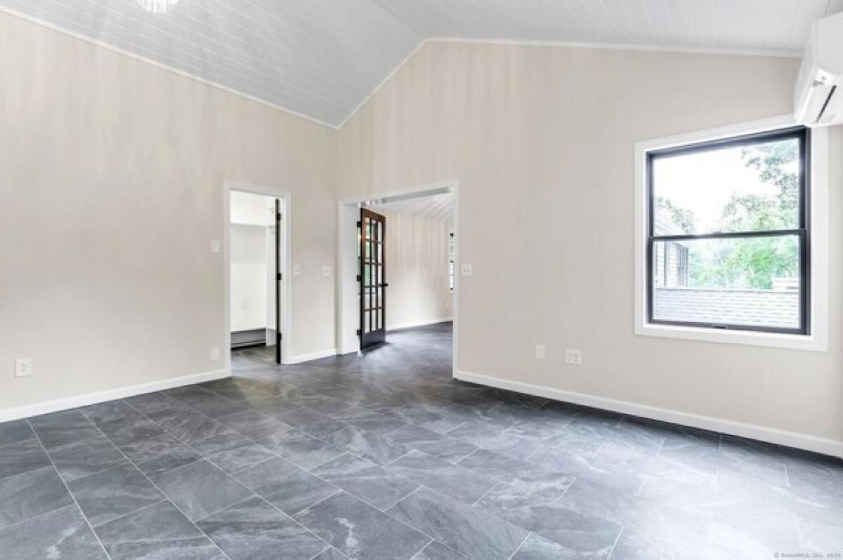 Picture of Home For Sale in New Hartford, Connecticut, United States