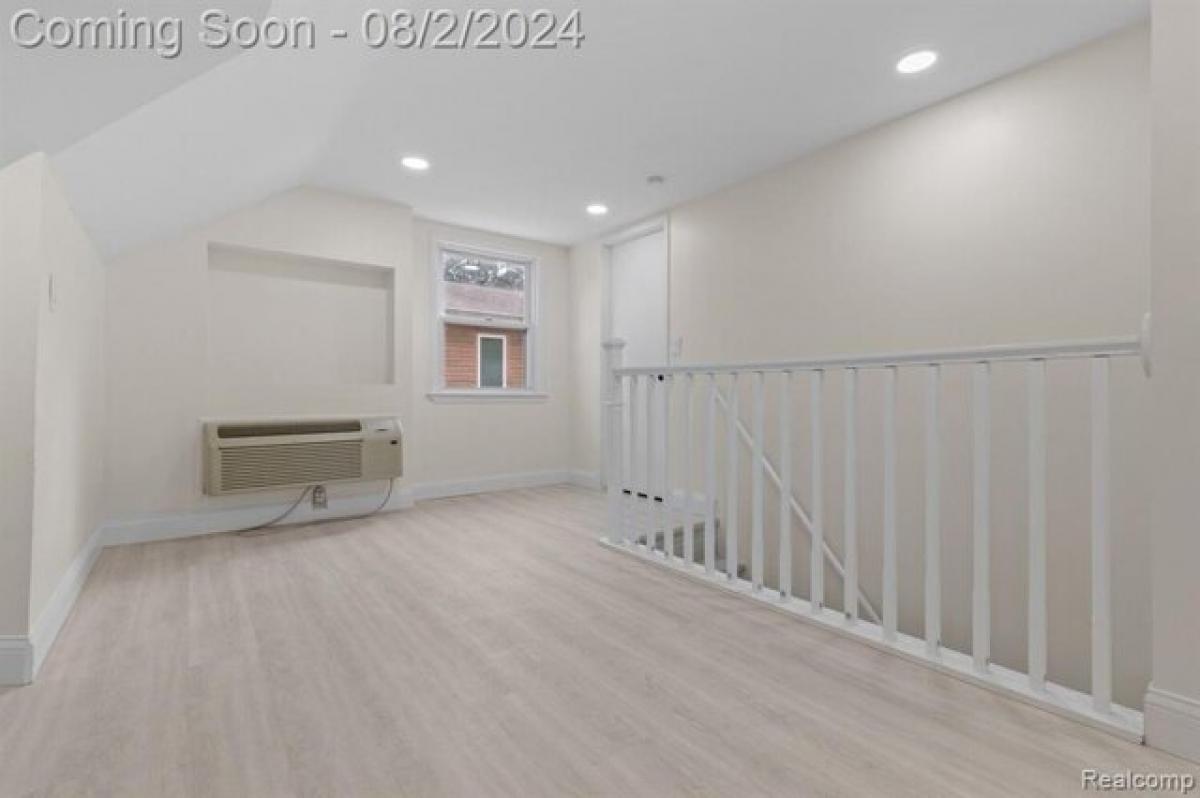 Picture of Home For Sale in Dearborn Heights, Michigan, United States