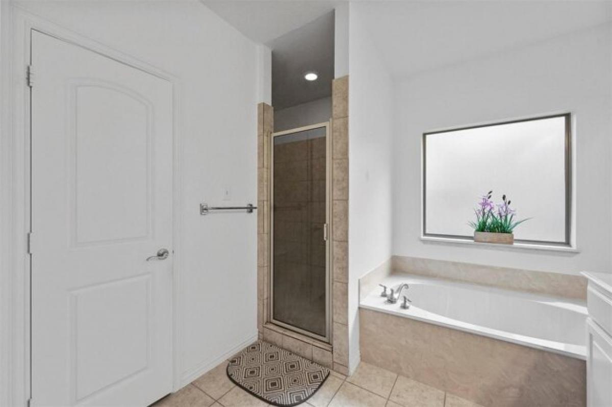 Picture of Home For Sale in Hurst, Texas, United States