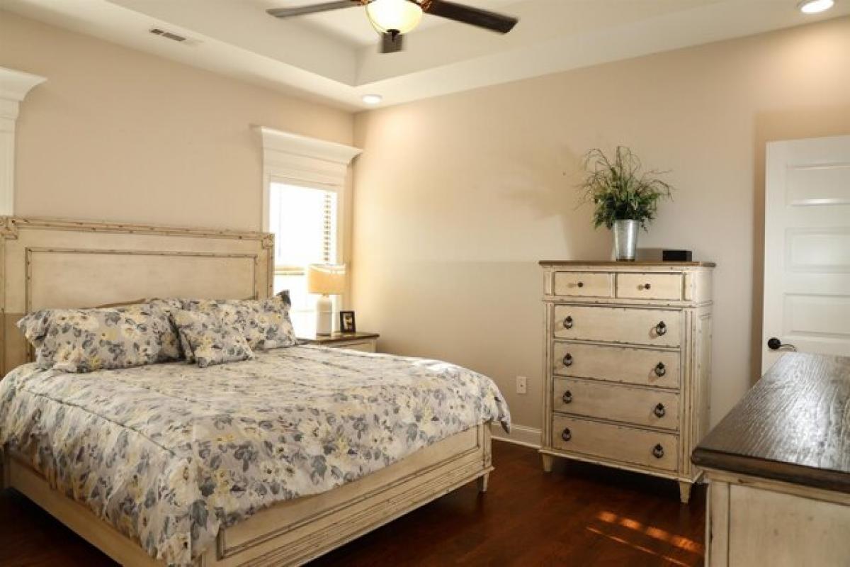 Picture of Home For Sale in Tuscumbia, Alabama, United States