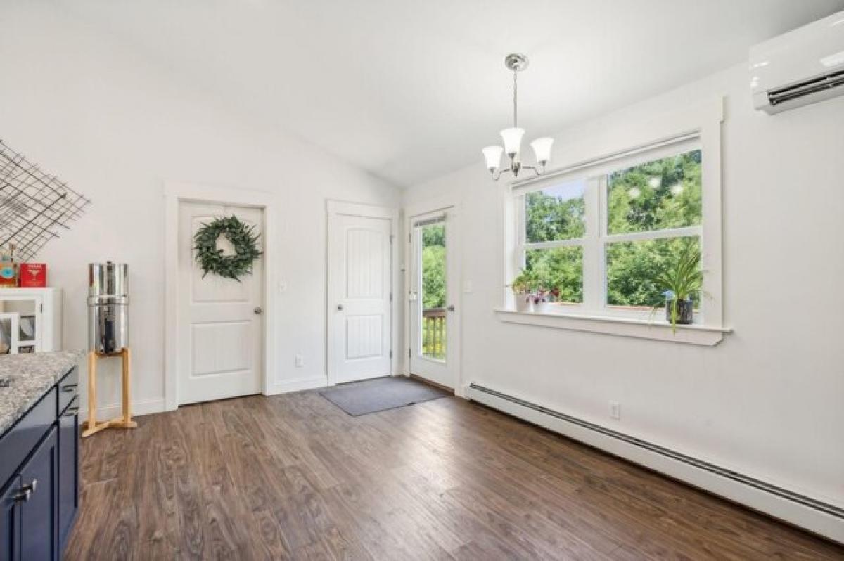 Picture of Home For Sale in Oakland, Maine, United States