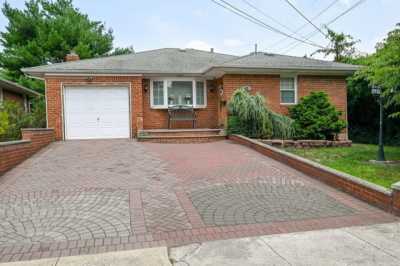 Home For Sale in Valley Stream, New York