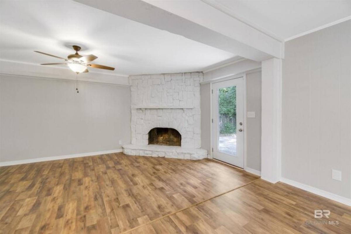 Picture of Home For Sale in Saraland, Alabama, United States