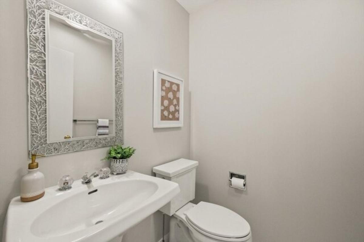 Picture of Home For Sale in Falmouth, Massachusetts, United States