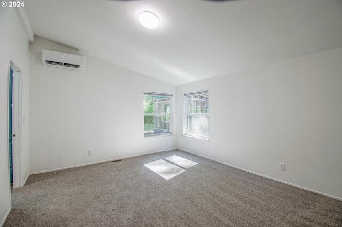 Picture of Home For Sale in Cheshire, Oregon, United States