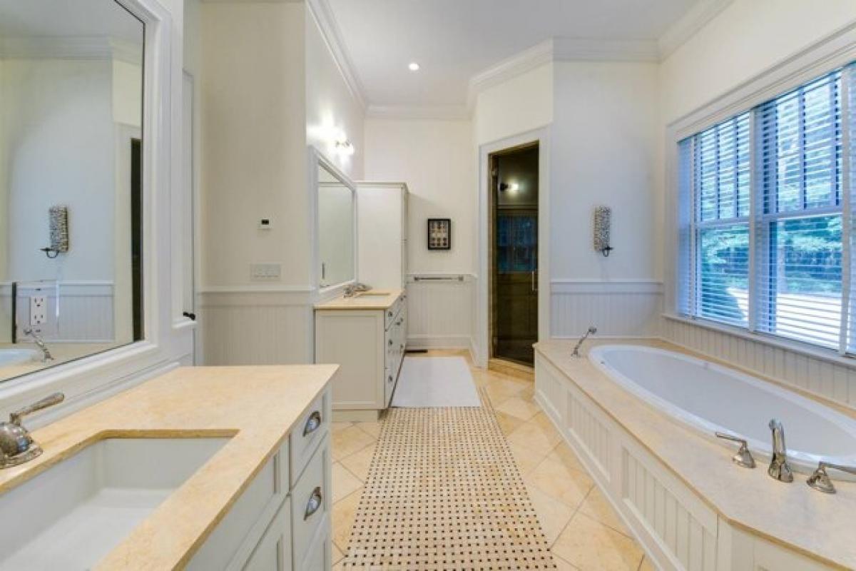 Picture of Home For Sale in Sagaponack, New York, United States