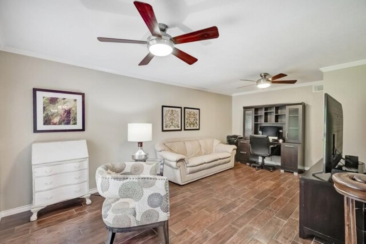 Picture of Home For Sale in Nederland, Texas, United States