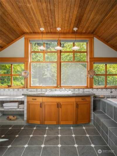 Home For Sale in Lopez Island, Washington