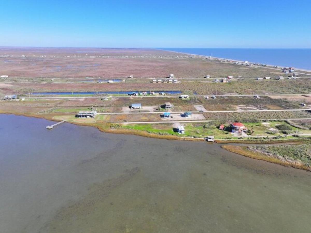 Picture of Residential Land For Sale in Gilchrist, Texas, United States