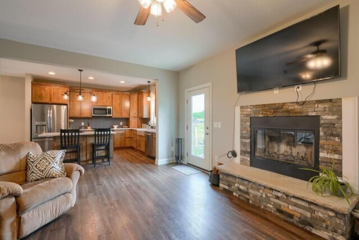 Picture of Home For Sale in Ashville, Ohio, United States