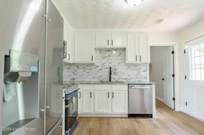 Home For Sale in Coxs Creek, Kentucky