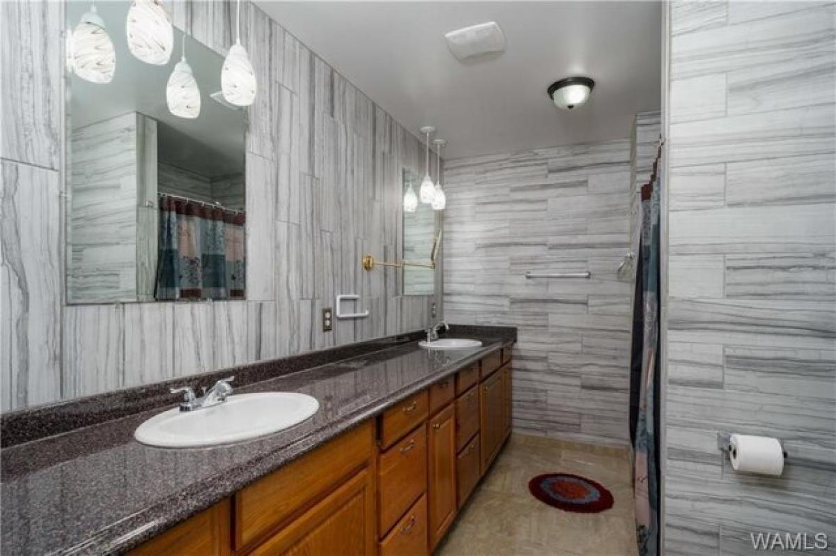 Picture of Home For Sale in Tuscaloosa, Alabama, United States