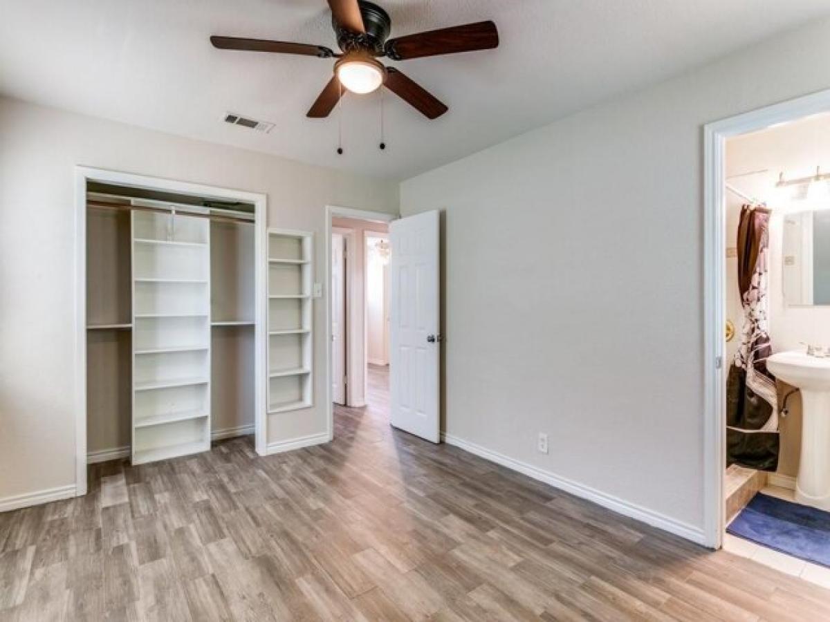 Picture of Home For Sale in Bedford, Texas, United States