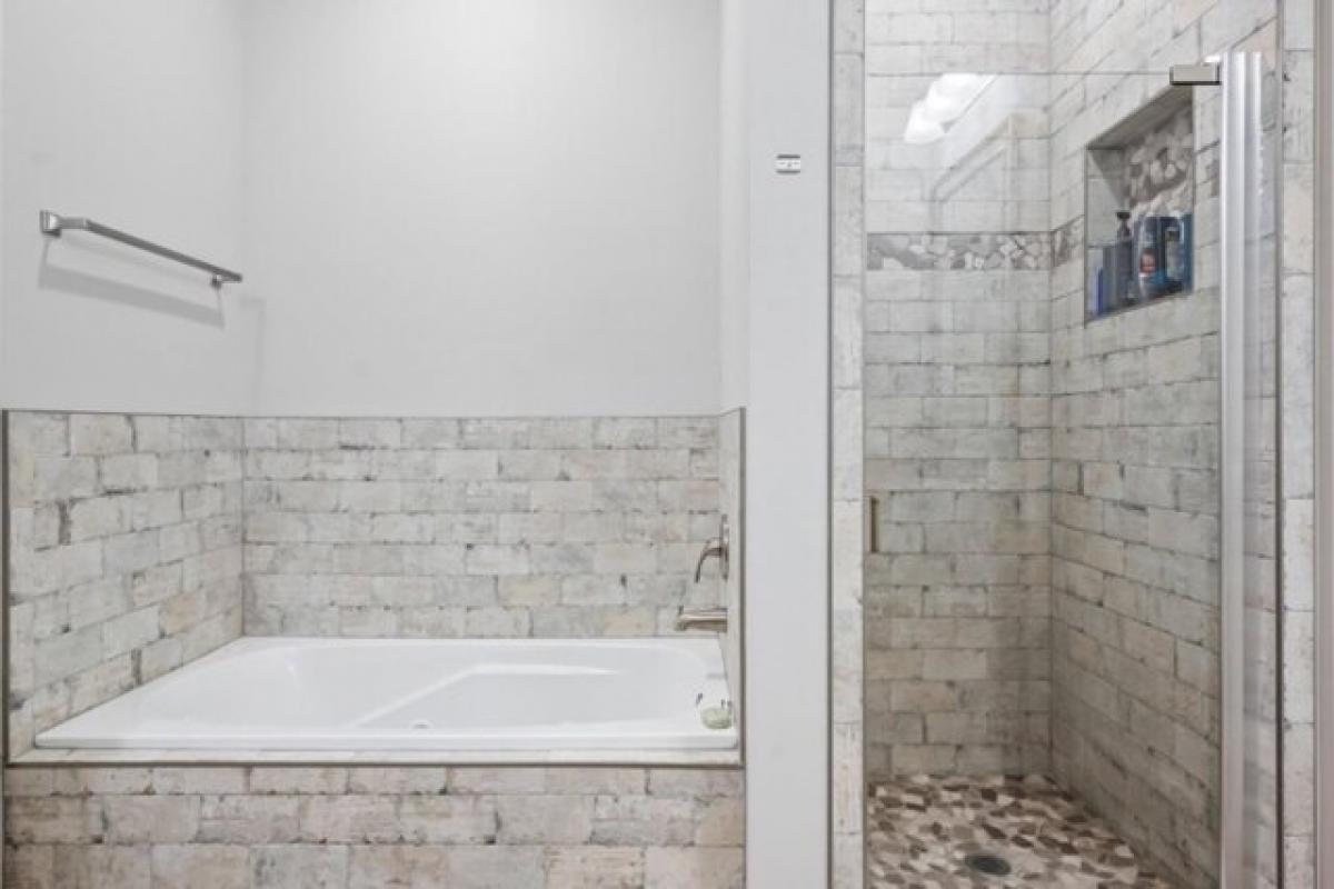 Picture of Home For Sale in Lubbock, Texas, United States