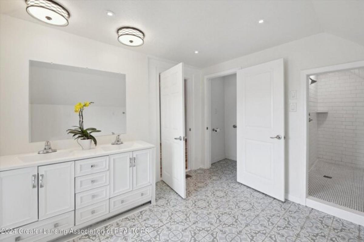 Picture of Home For Sale in Lansing, Michigan, United States