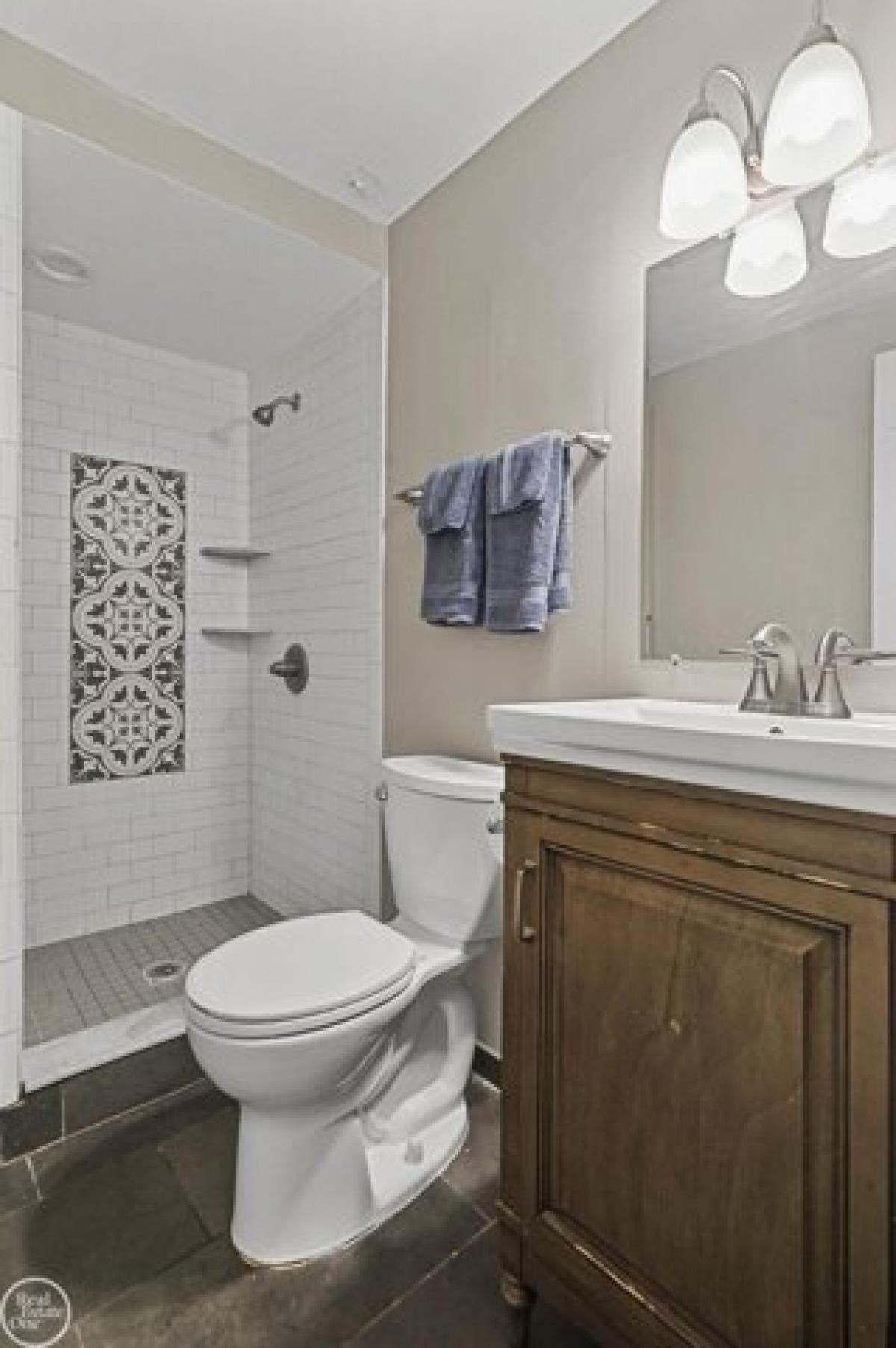 Picture of Home For Sale in Livonia, Michigan, United States