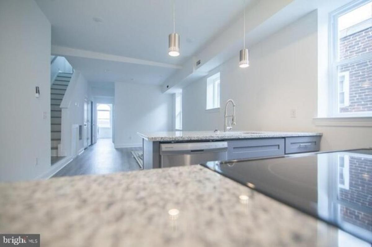 Picture of Home For Sale in Philadelphia, Pennsylvania, United States