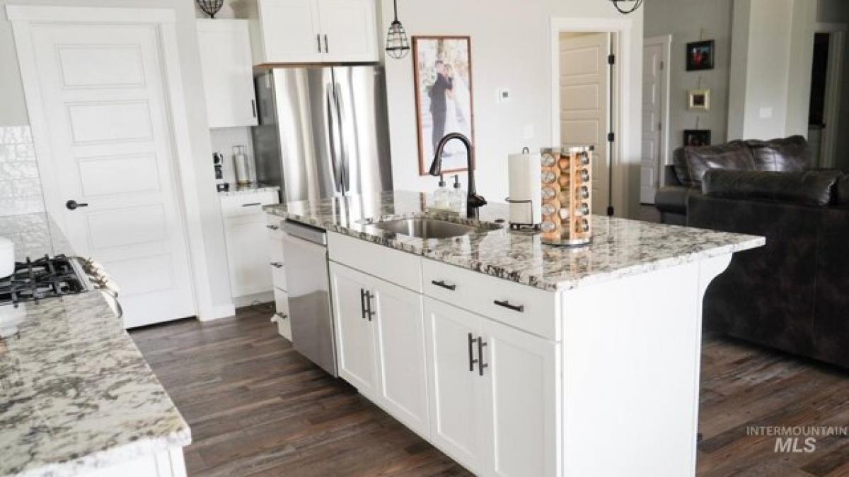 Picture of Home For Sale in Nampa, Idaho, United States