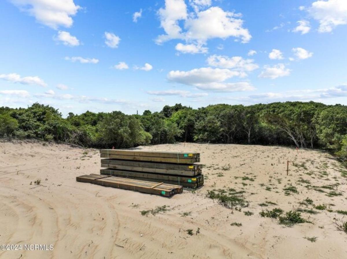 Picture of Home For Sale in Corolla, North Carolina, United States