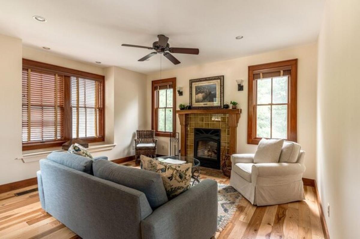 Picture of Home For Sale in Franklin, North Carolina, United States